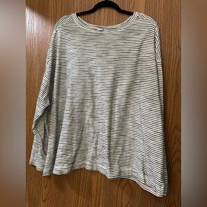 Old Navy Black and White Striped Long-Sleeve Tee